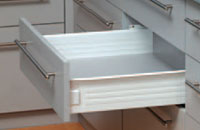 Image Tiroir métallique Innobox blanc avec fond à insertion 118mm x 550mm